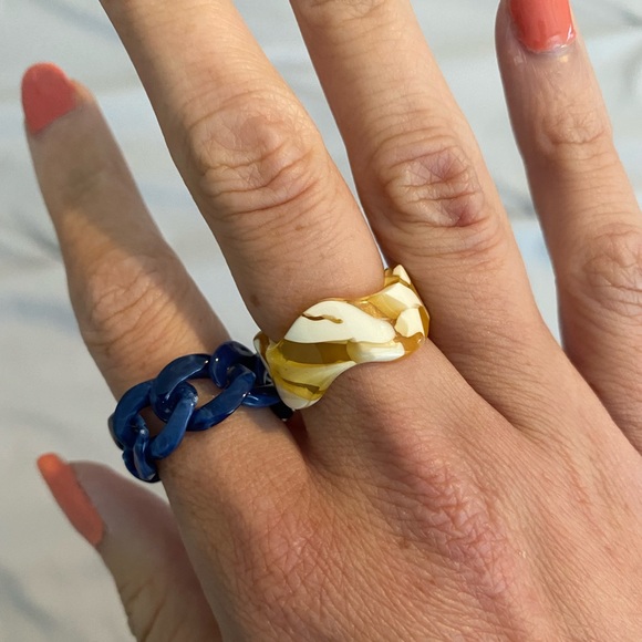 Resin chain and wave rings - Picture 2 of 5